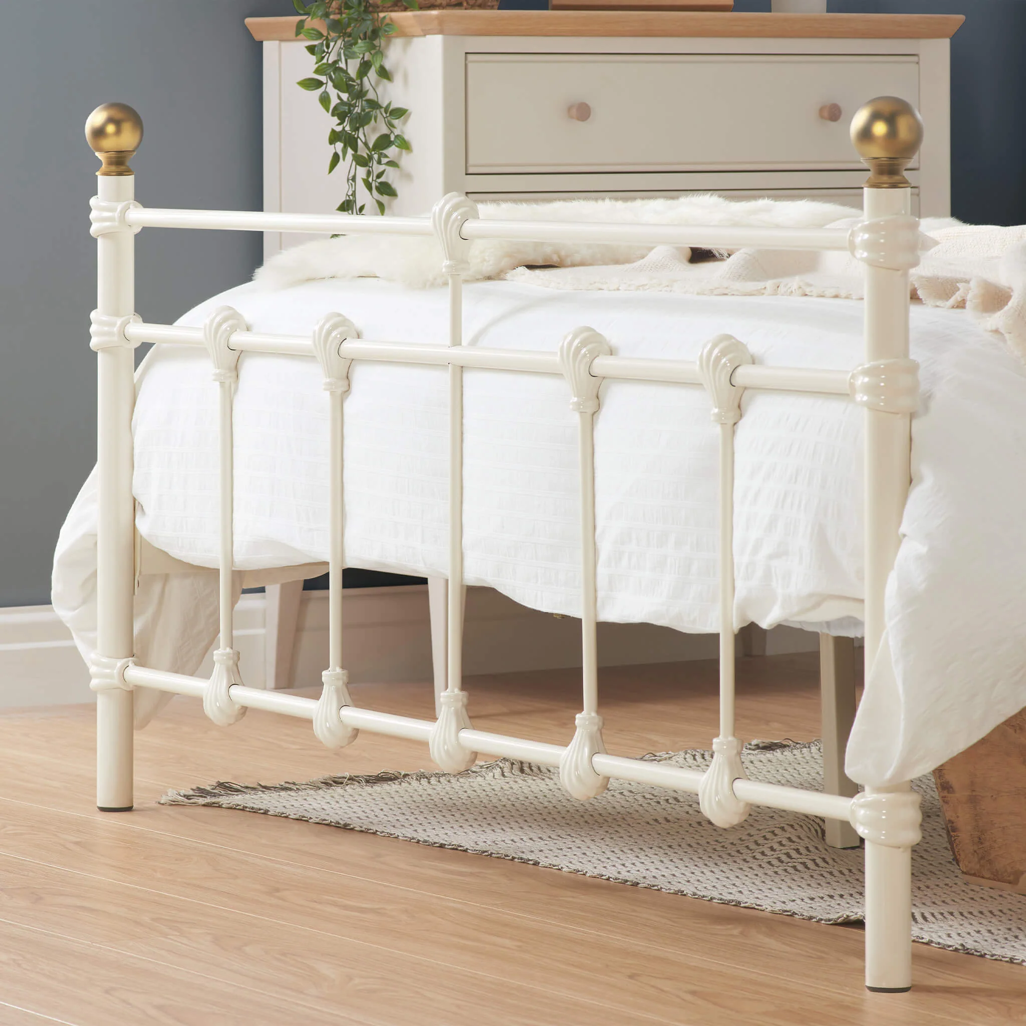 Atlas Cream Metal Bed Frame - Image 3
