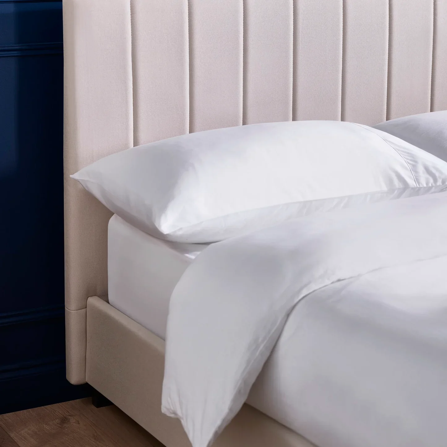Aylen Upholstered Bed - Image 2