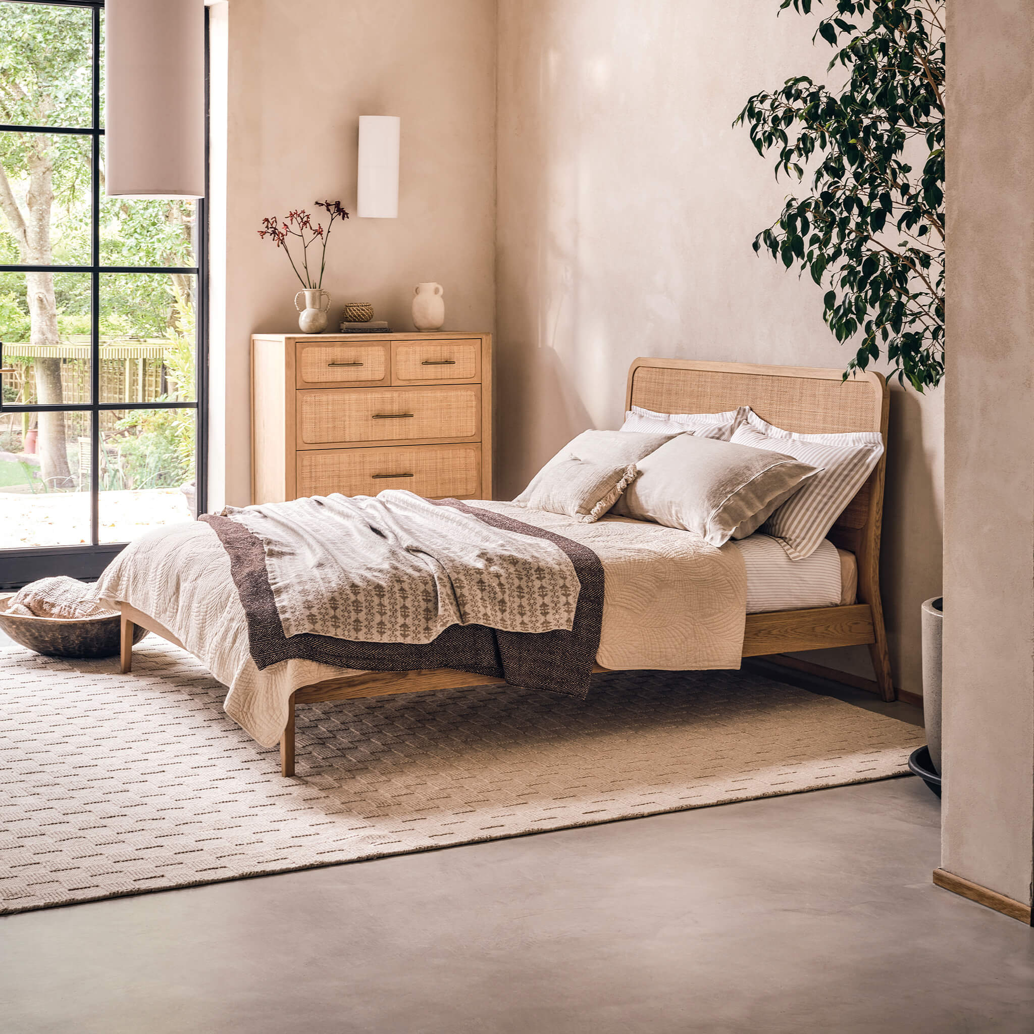 Casera Bed