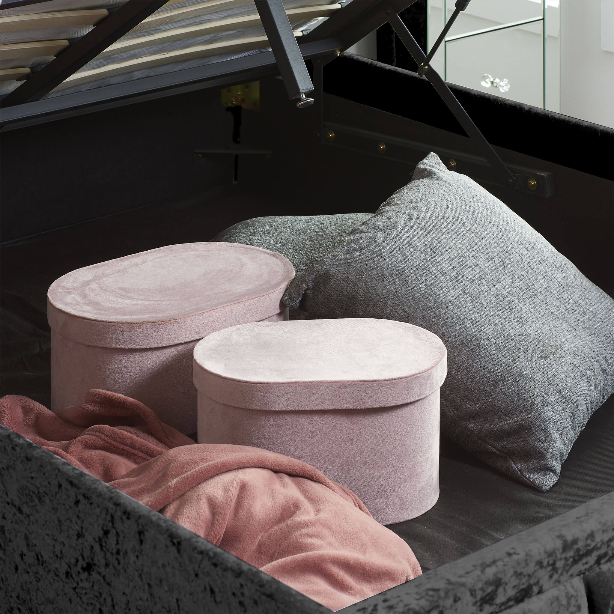 Hannover Black Crushed Velvet Fabric Ottoman Bed Frame - Image 3