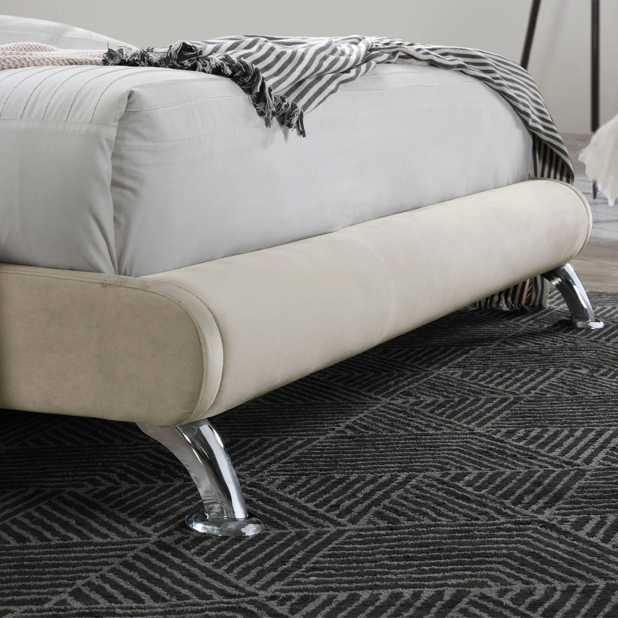 Hemlock Warm Stone Fabric Bed - Image 3