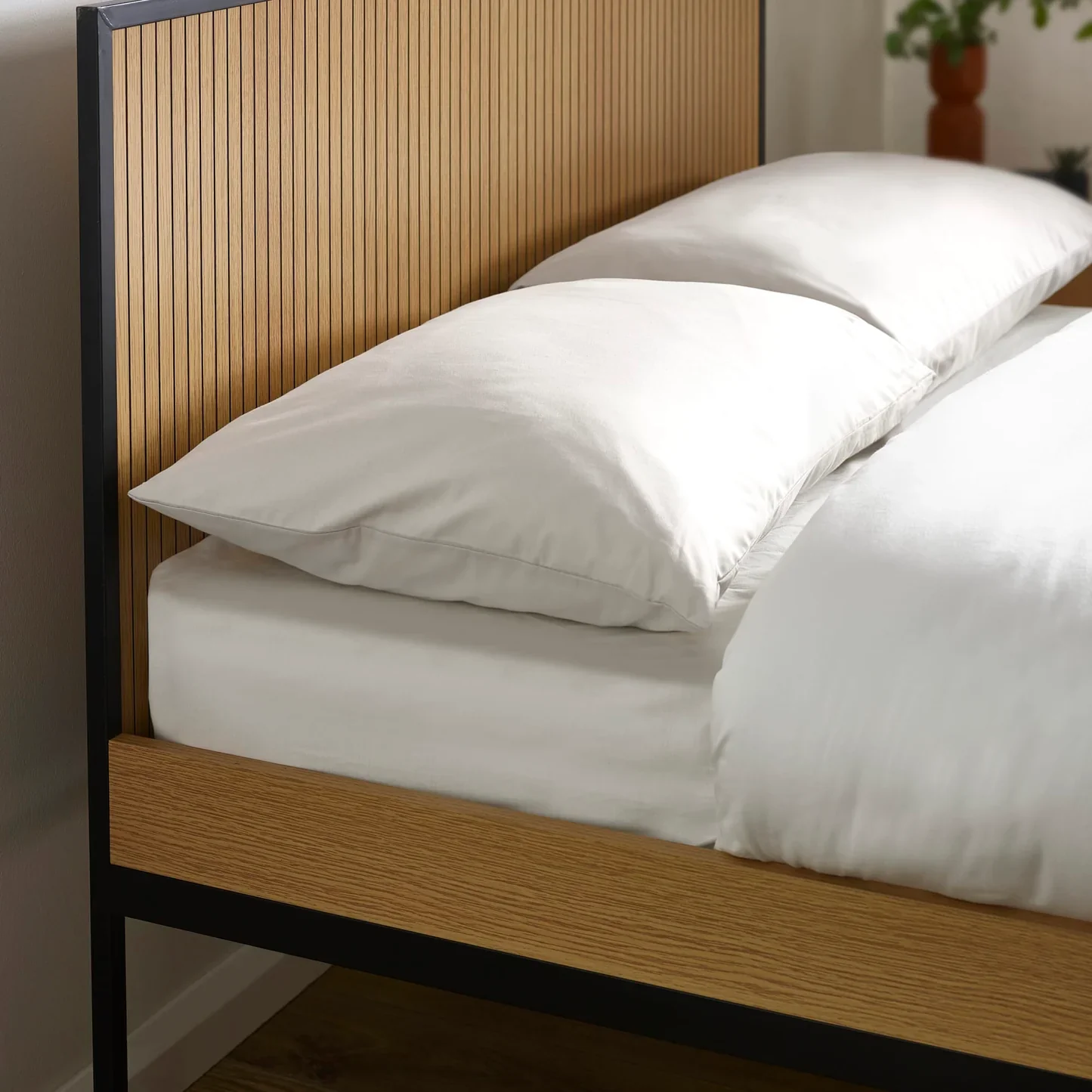Sia Wooden Bed - Image 3