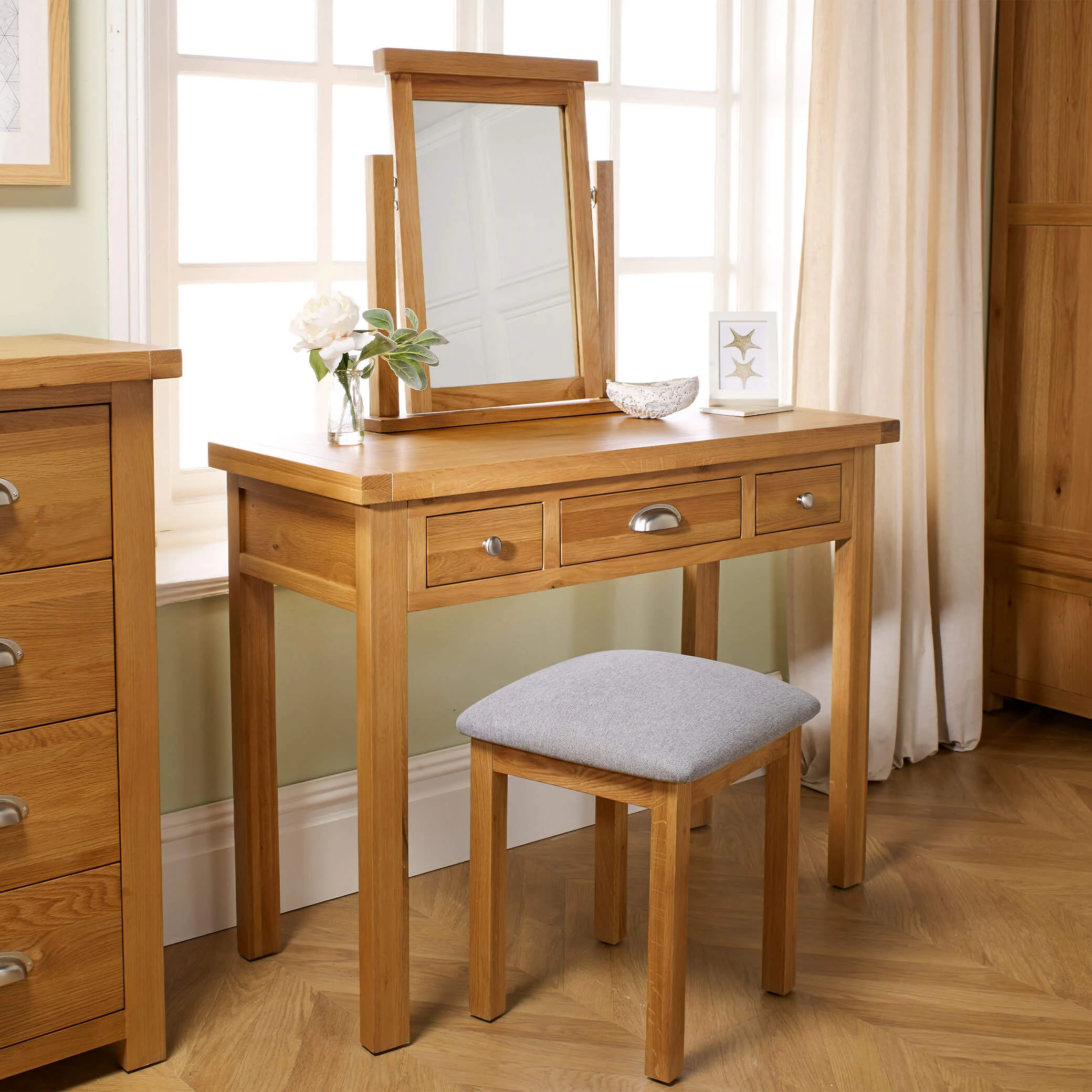 Woburn Oak 3 Drawer Dressing Table